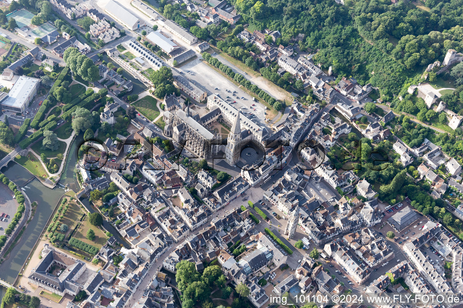 Vue aérienne de Vendôme dans le département Loir et Cher, France