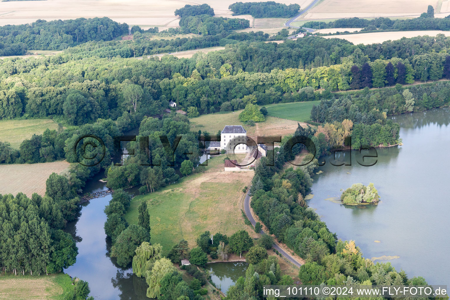 Photographie aérienne de Naveil dans le département Loir et Cher, France