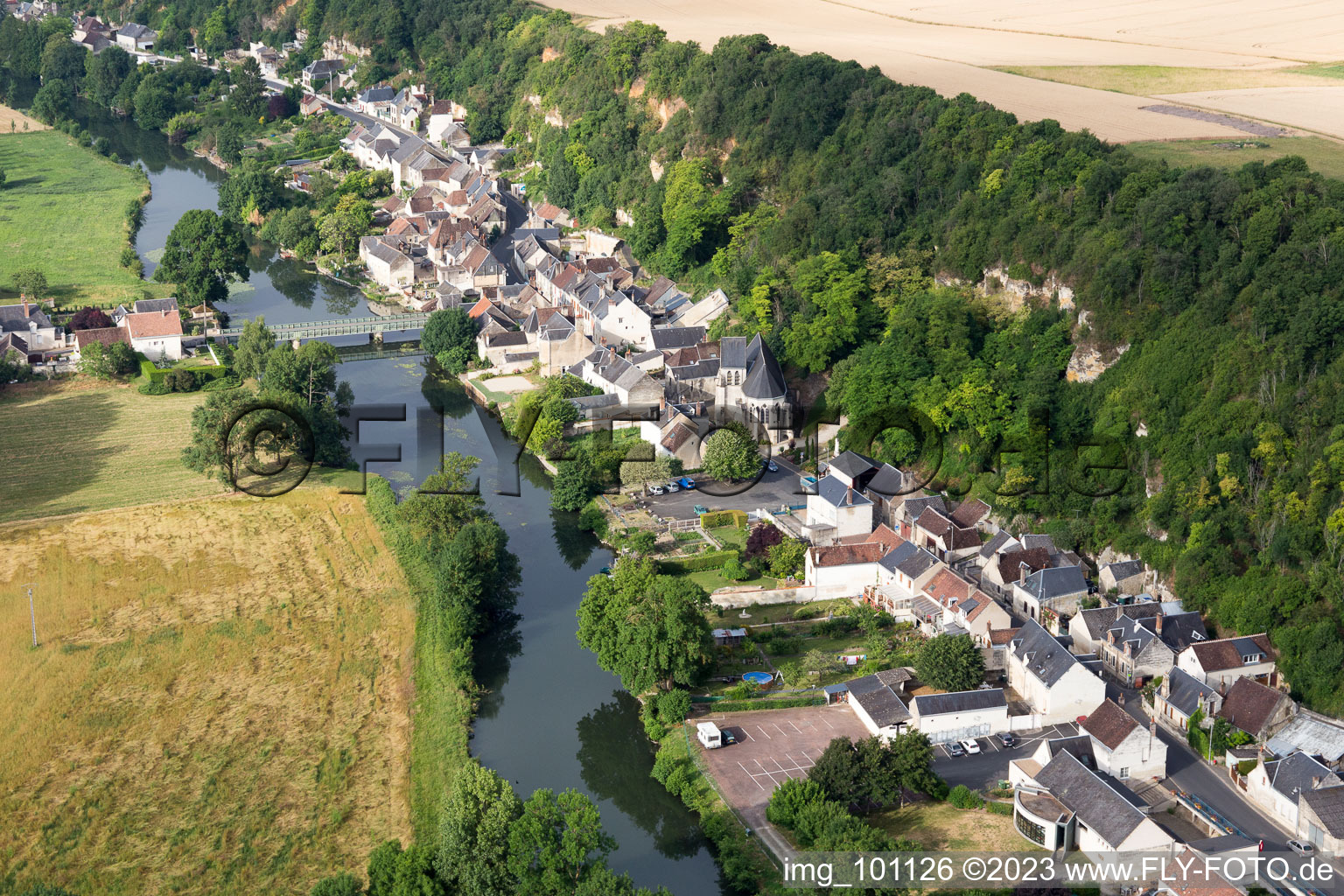 Enregistrement par drone de Saint-Rimay dans le département Loir et Cher, France