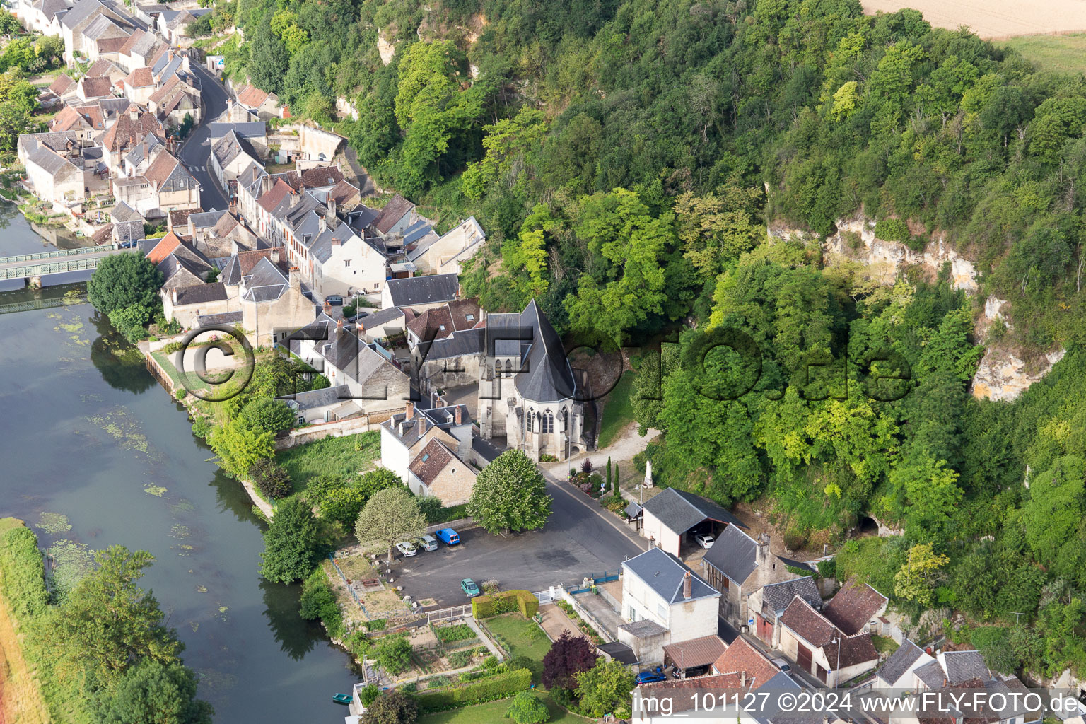 Image drone de Saint-Rimay dans le département Loir et Cher, France