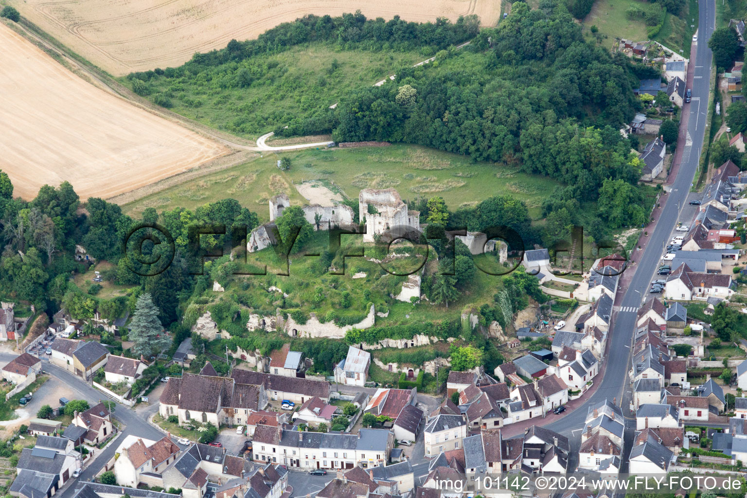 Montoire-sur-le-Loir dans le département Loir et Cher, France depuis l'avion