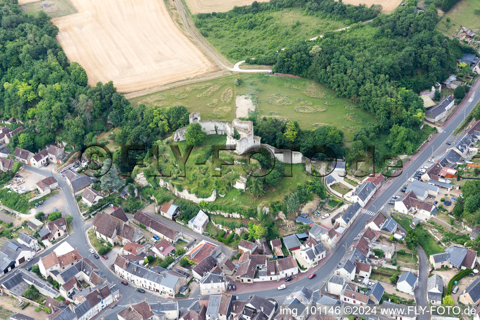 Montoire-sur-le-Loir dans le département Loir et Cher, France vue du ciel