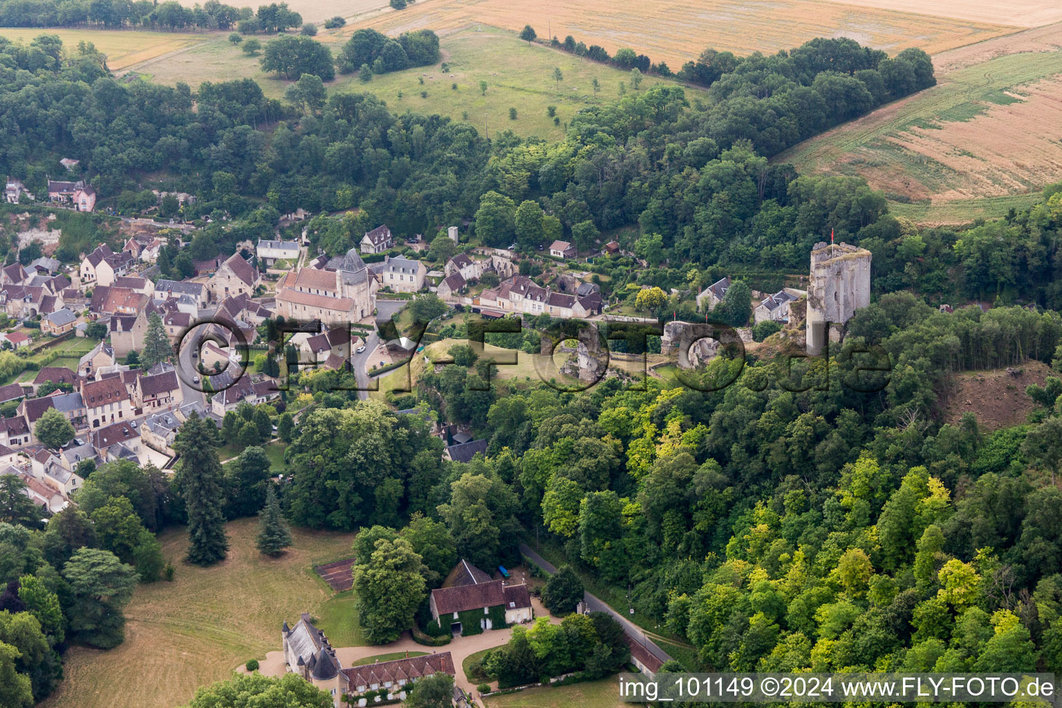 Lavardin dans le département Loir et Cher, France depuis l'avion