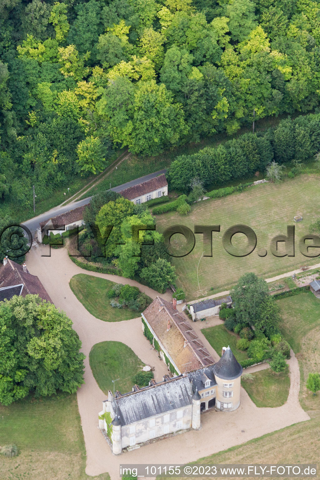 Image drone de Lavardin dans le département Loir et Cher, France