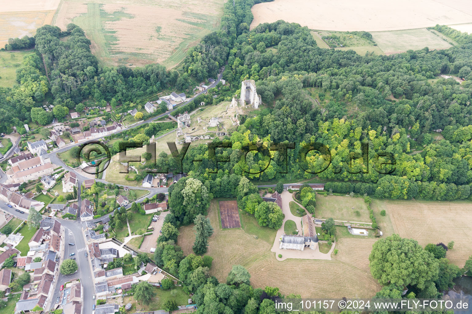 Lavardin dans le département Loir et Cher, France d'un drone