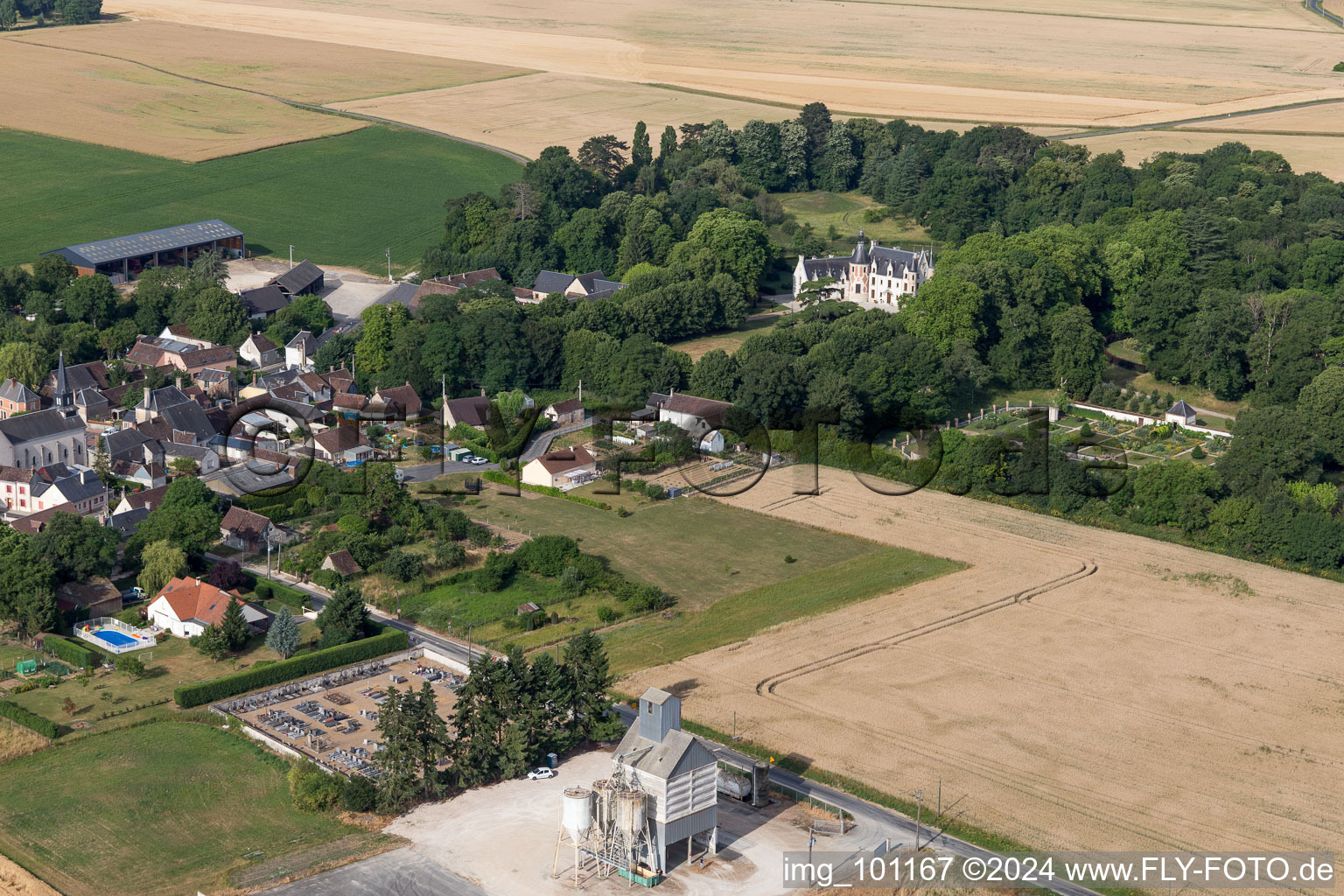 Vue aérienne de Saint-Cyr-du-Gault dans le département Loir et Cher, France