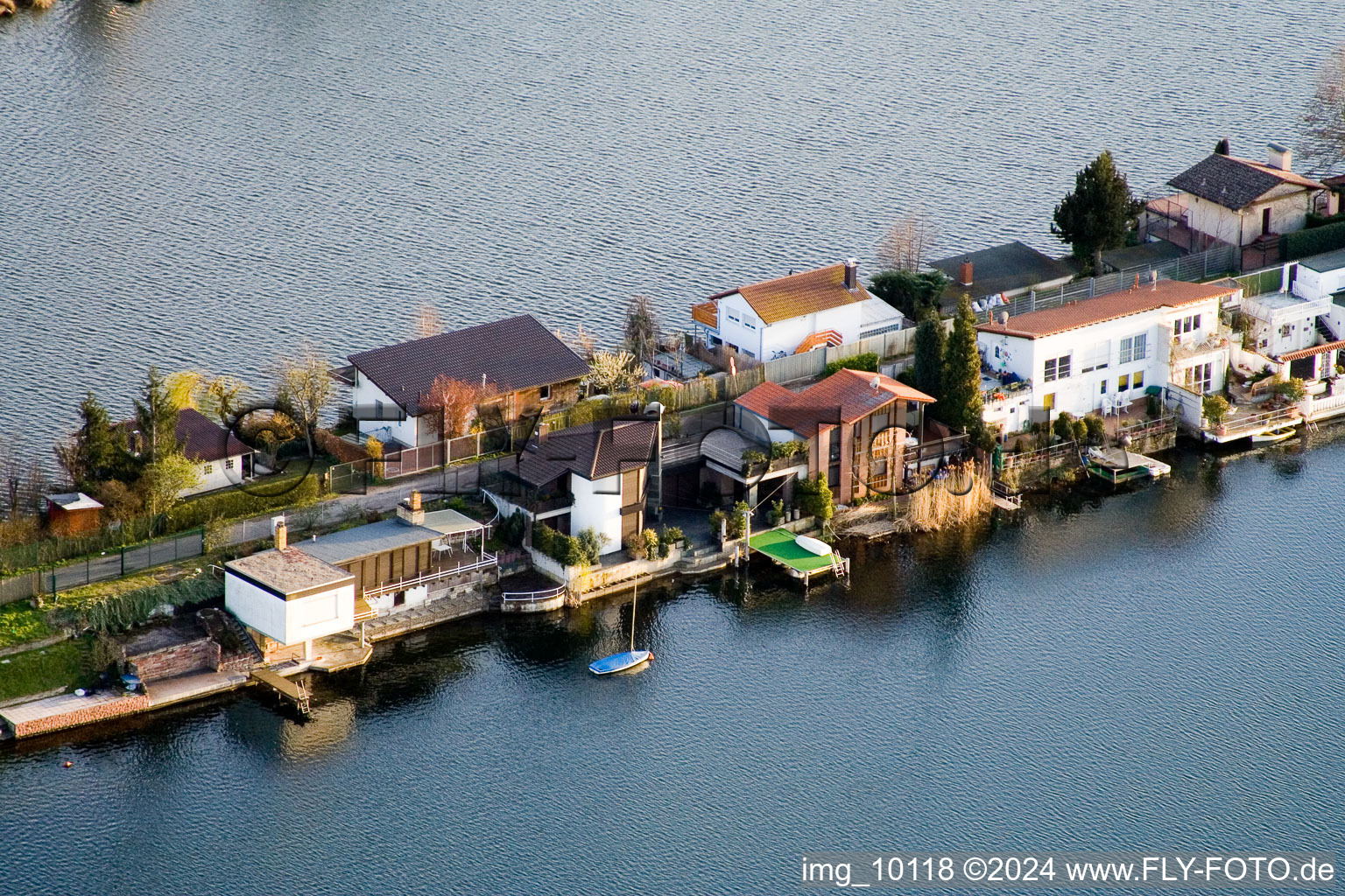 Vue d'oiseau de Zone de loisirs Bleu Adriatique à Altrip dans le département Rhénanie-Palatinat, Allemagne