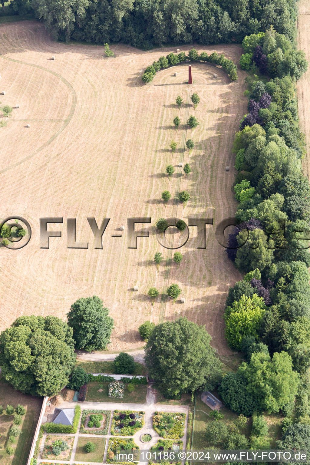 Saint-Cyr-du-Gault dans le département Loir et Cher, France vue du ciel