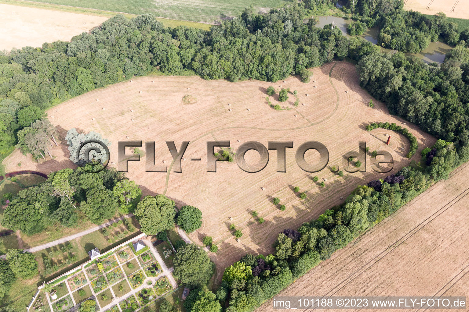 Enregistrement par drone de Saint-Cyr-du-Gault dans le département Loir et Cher, France