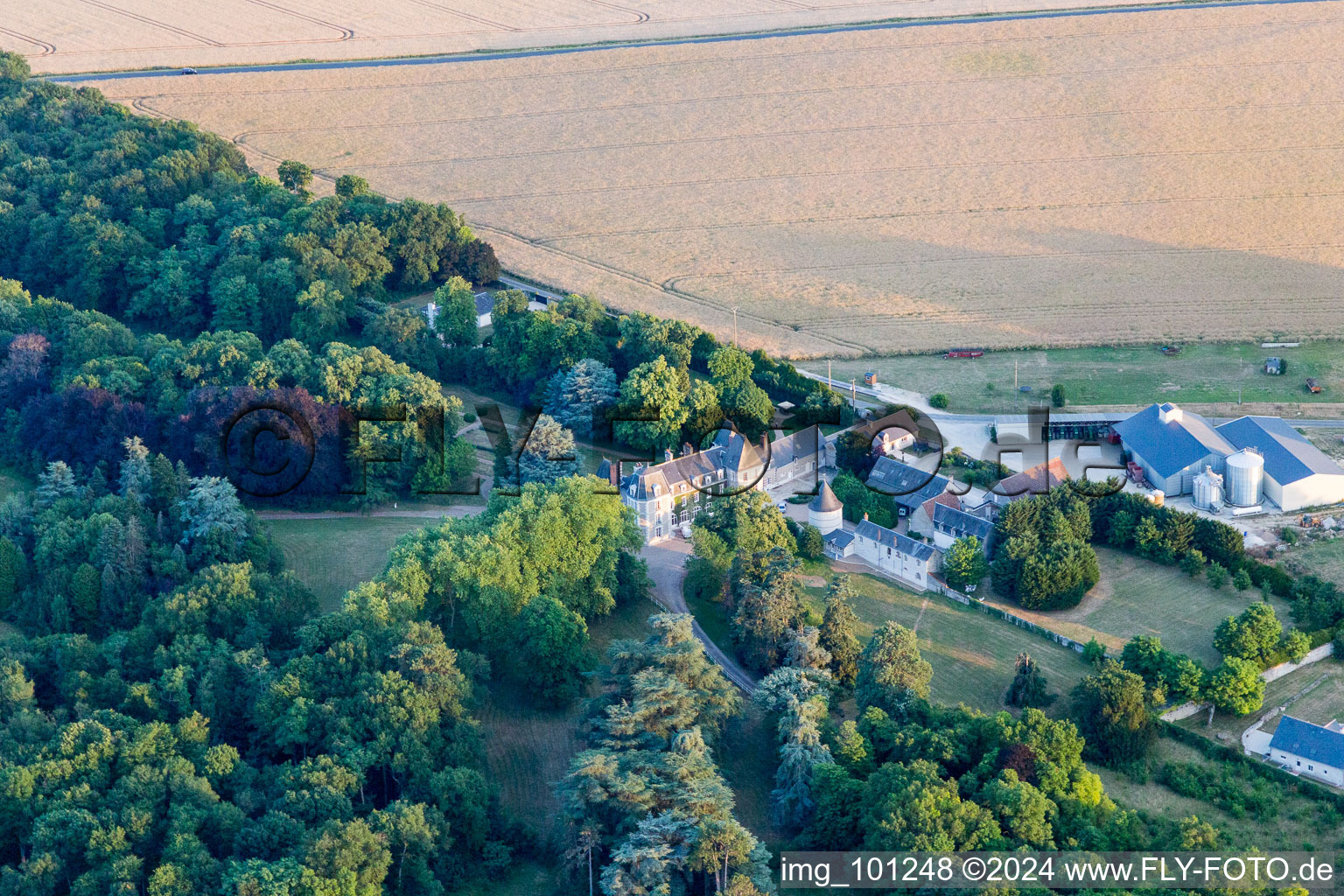 Landes-le-Gaulois dans le département Loir et Cher, France d'un drone