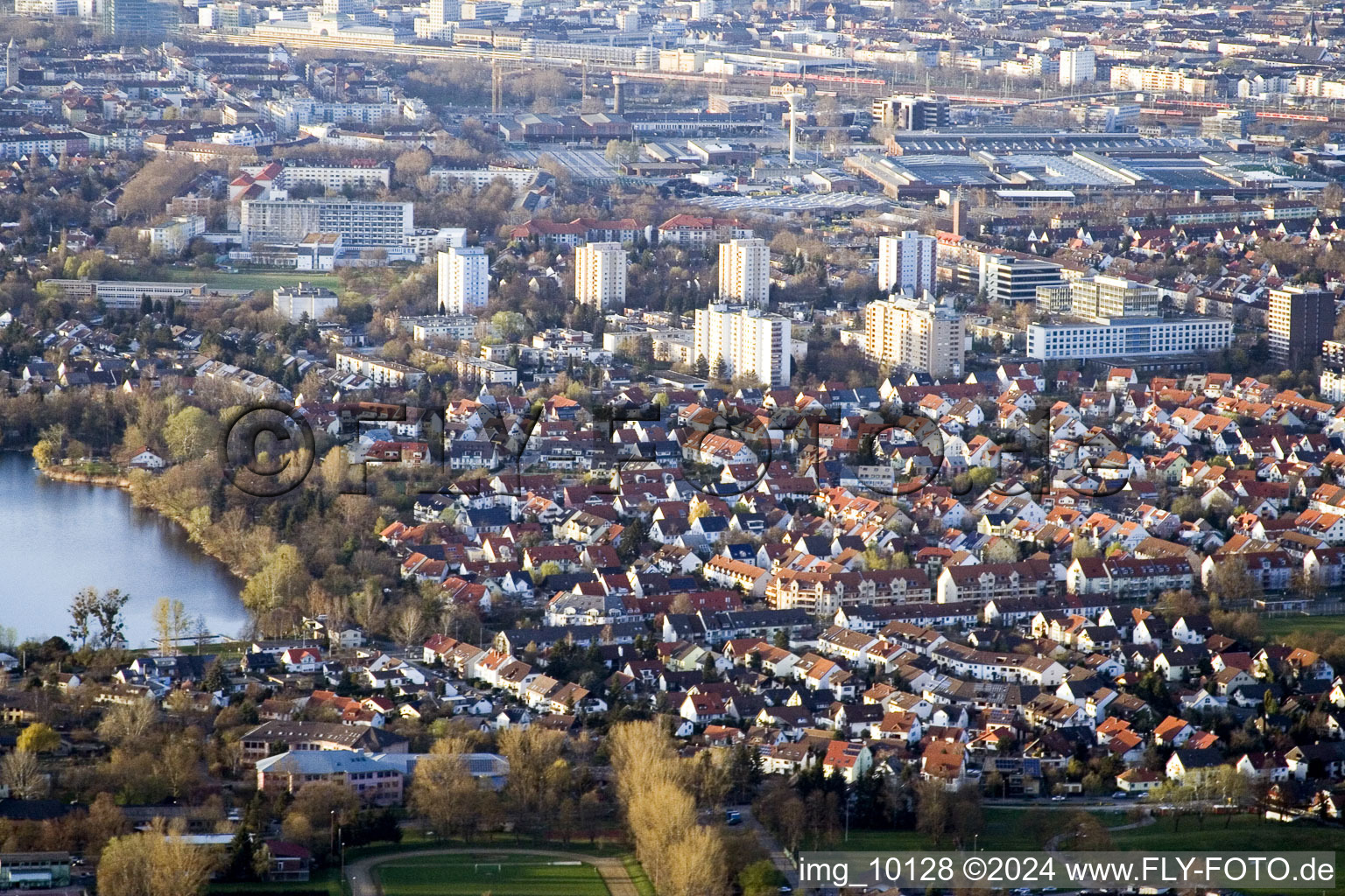 Vue aérienne de Almenhof du sud à le quartier Lindenhof in Mannheim dans le département Bade-Wurtemberg, Allemagne