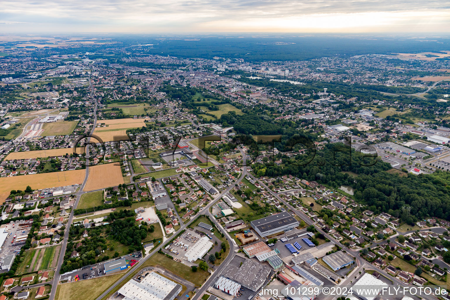 Vue oblique de Villemandeur dans le département Loiret, France