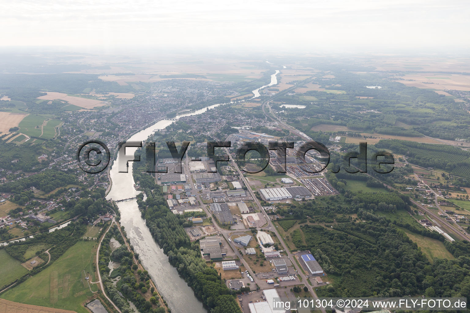 Photographie aérienne de Joigny dans le département Yonne, France