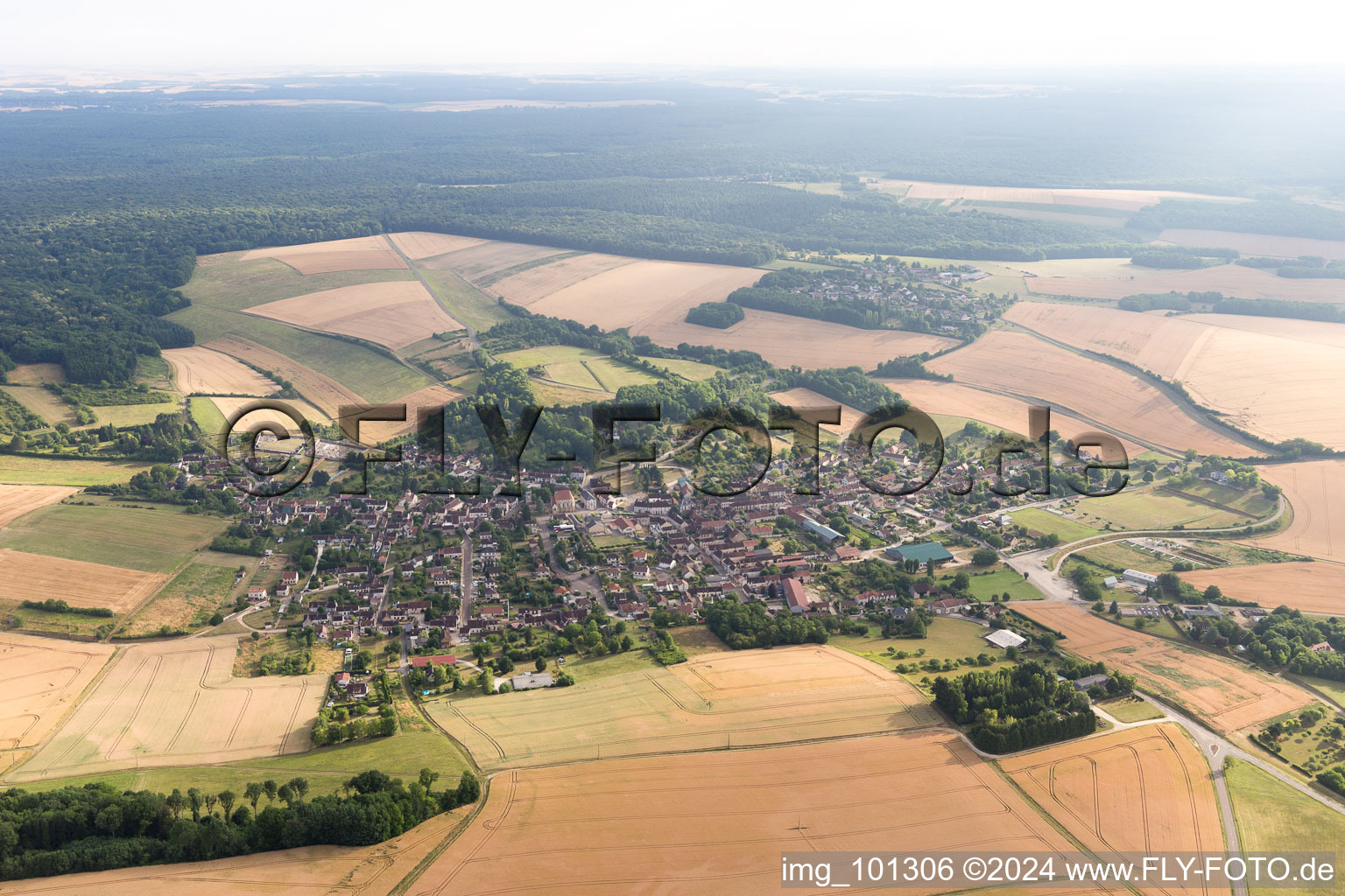 Vue aérienne de Bussy-en-Othe dans le département Yonne, France