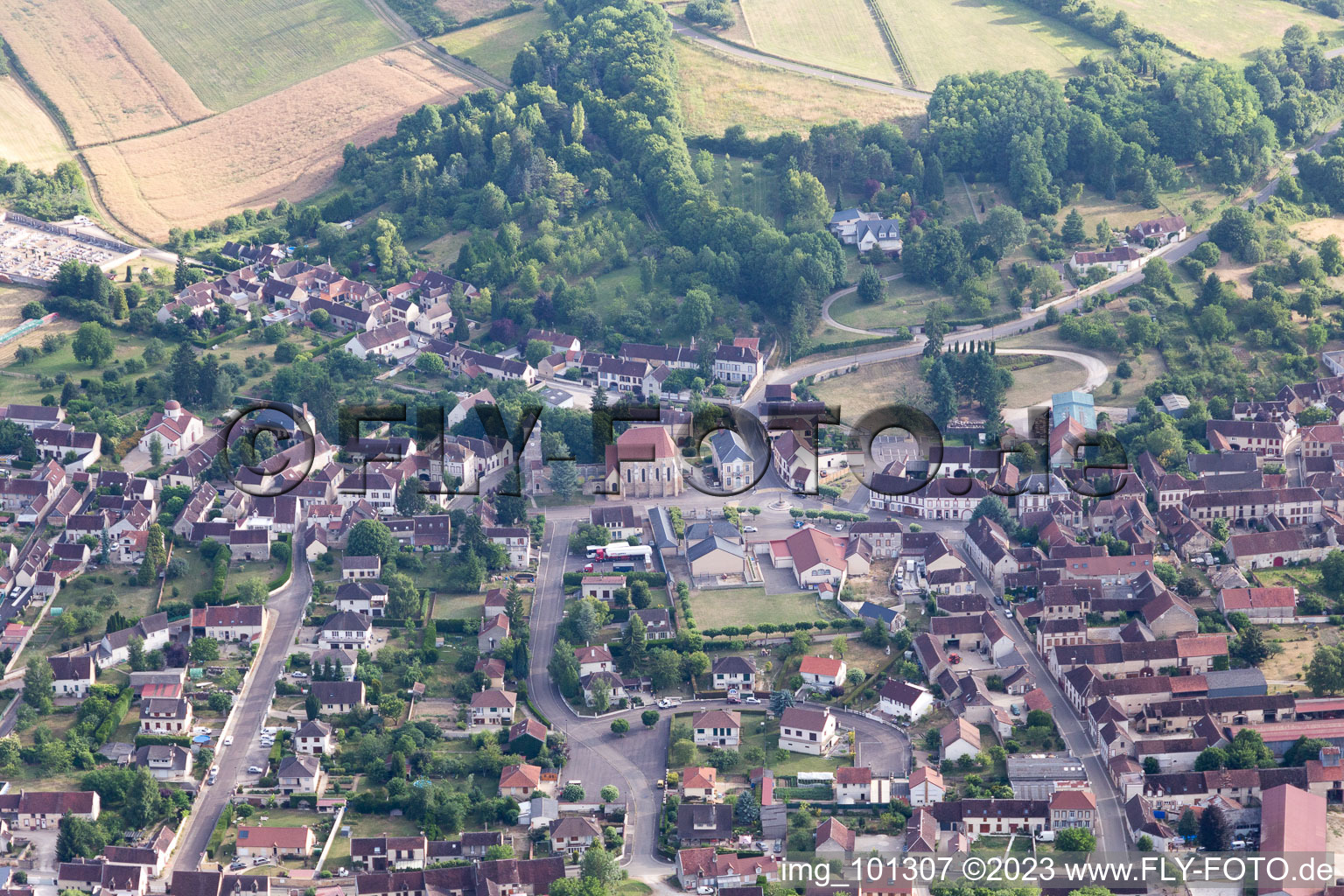 Vue aérienne de Bussy-en-Othe dans le département Yonne, France