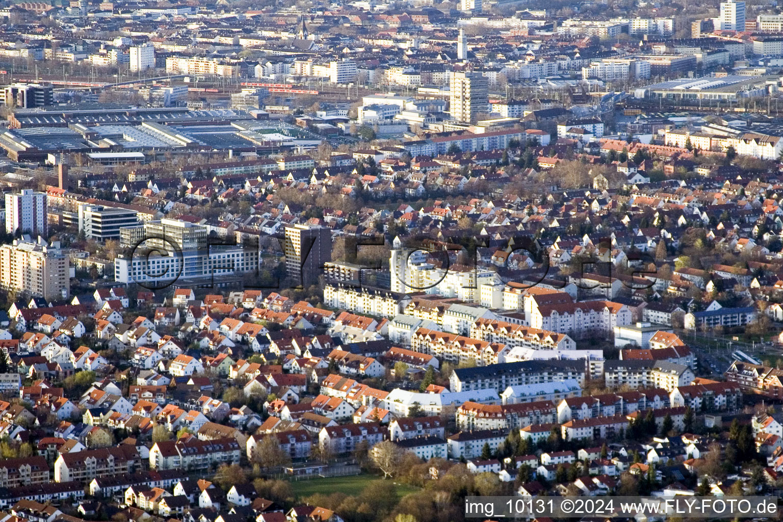 Vue aérienne de Almenhof du sud à le quartier Lindenhof in Mannheim dans le département Bade-Wurtemberg, Allemagne