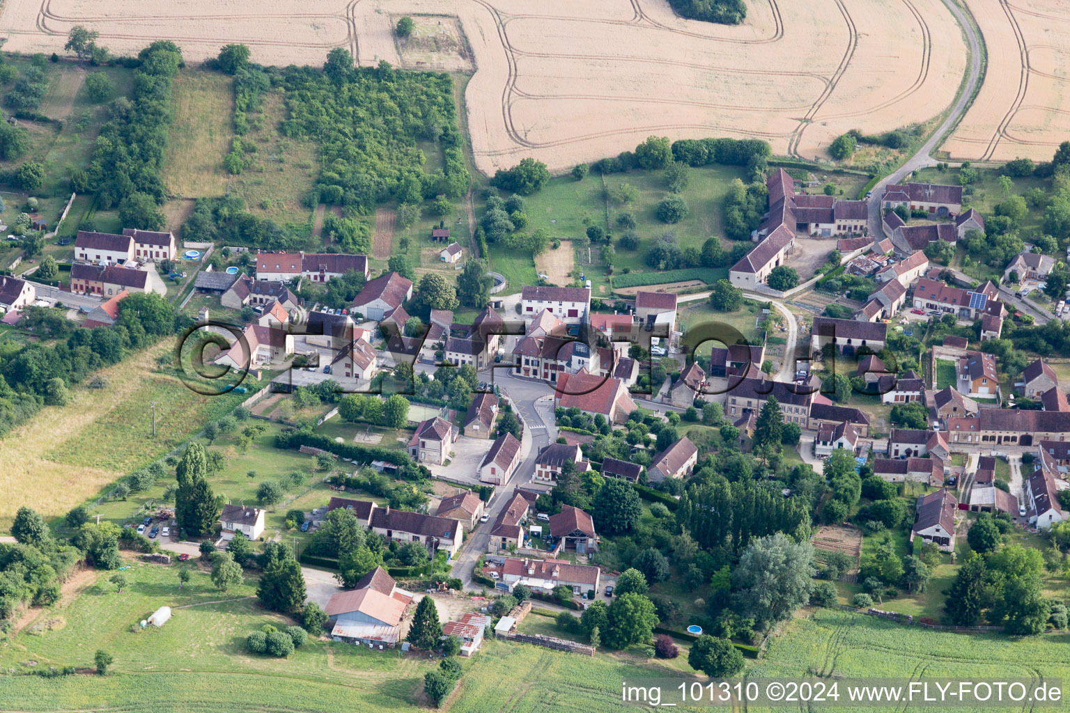 Vue aérienne de Paroy-en-Othe dans le département Yonne, France