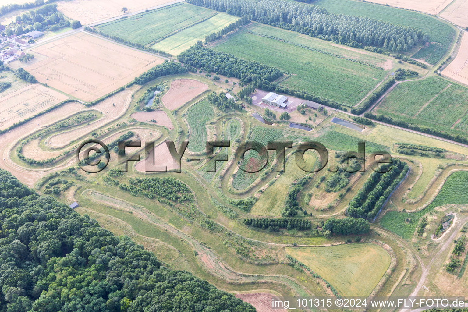 Vue aérienne de Chailley dans le département Yonne, France