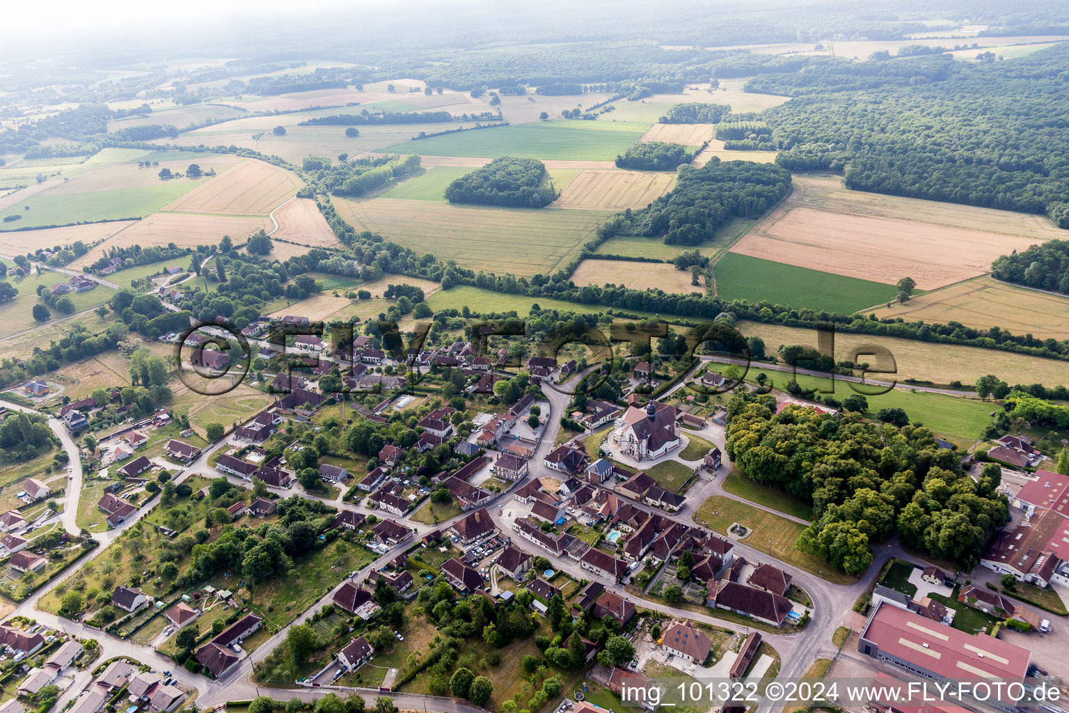 Vue aérienne de Saint-Phal dans le département Aube, France