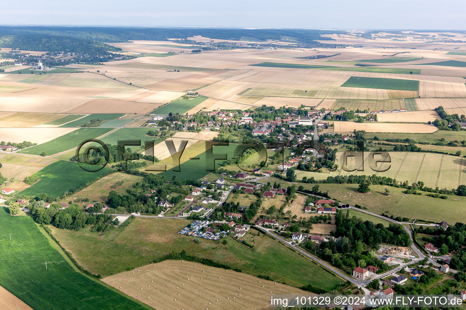 Vue aérienne de Villy-le-Bois dans le département Aube, France