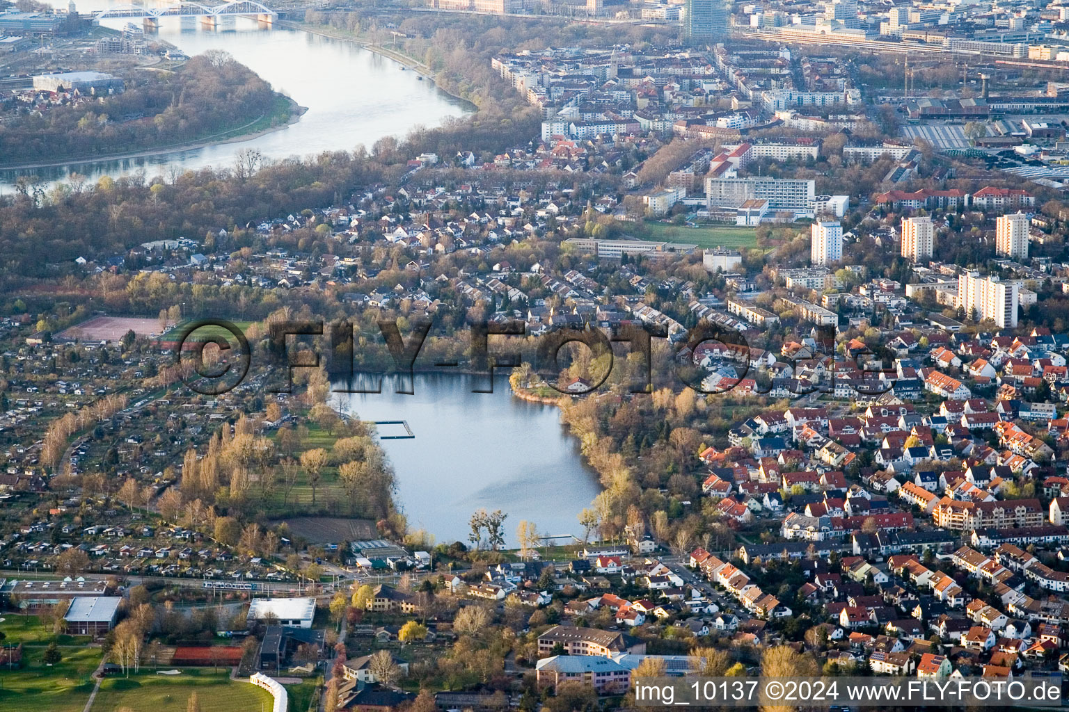 Vue aérienne de Stollenwörthweier à le quartier Niederfeld in Mannheim dans le département Bade-Wurtemberg, Allemagne