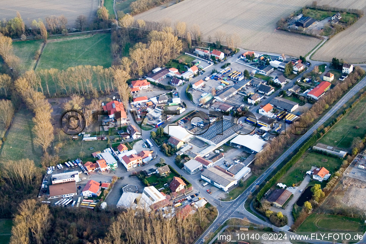 Altrip dans le département Rhénanie-Palatinat, Allemagne vue du ciel