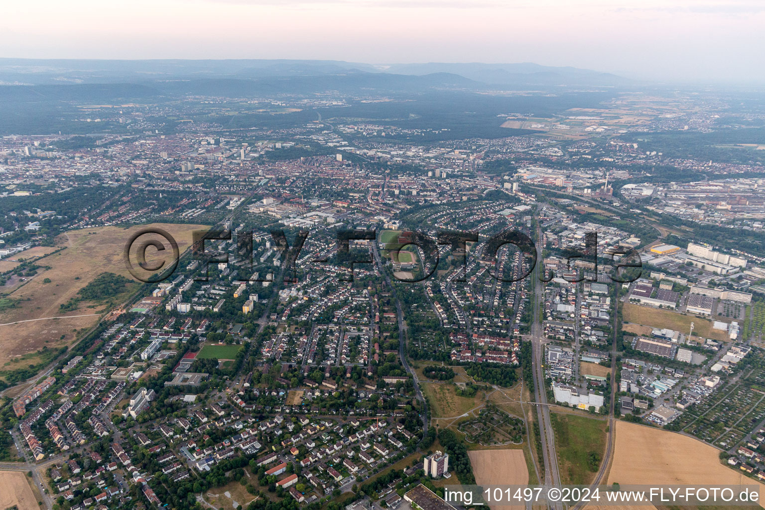 Quartier Neureut in Karlsruhe dans le département Bade-Wurtemberg, Allemagne d'en haut