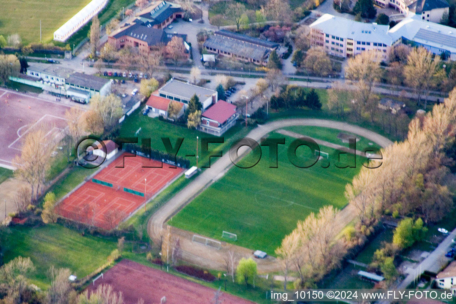 Vue aérienne de Après-sport à le quartier Neckarau in Mannheim dans le département Bade-Wurtemberg, Allemagne