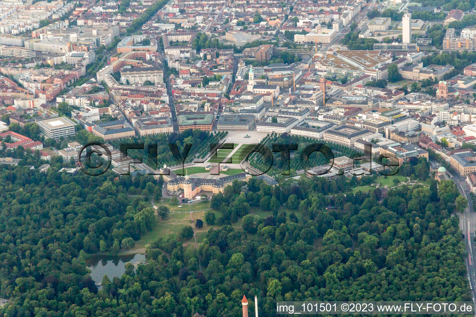 Vue aérienne de Parc du château à le quartier Innenstadt-West in Karlsruhe dans le département Bade-Wurtemberg, Allemagne