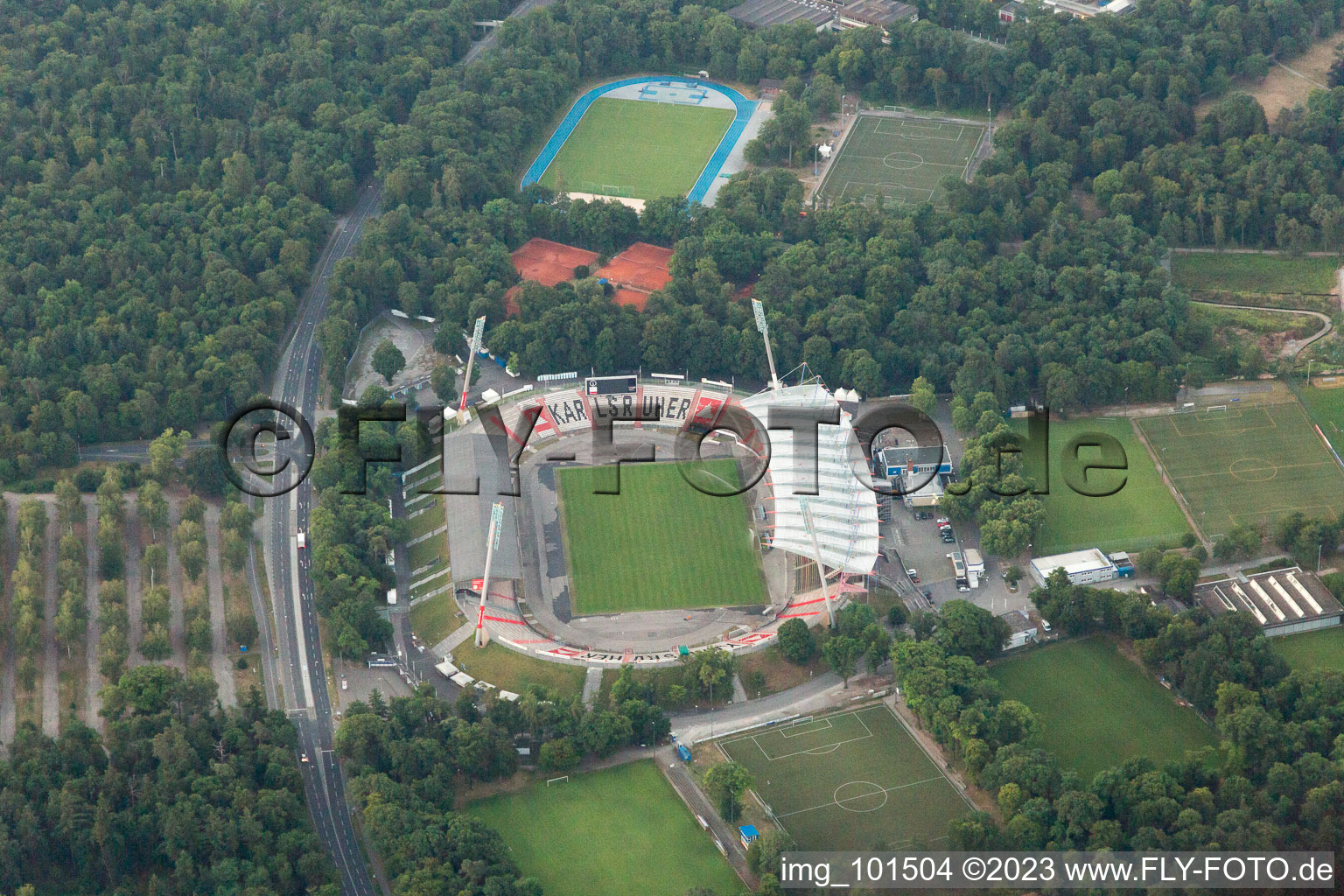 Vue oblique de Stade à le quartier Innenstadt-Ost in Karlsruhe dans le département Bade-Wurtemberg, Allemagne