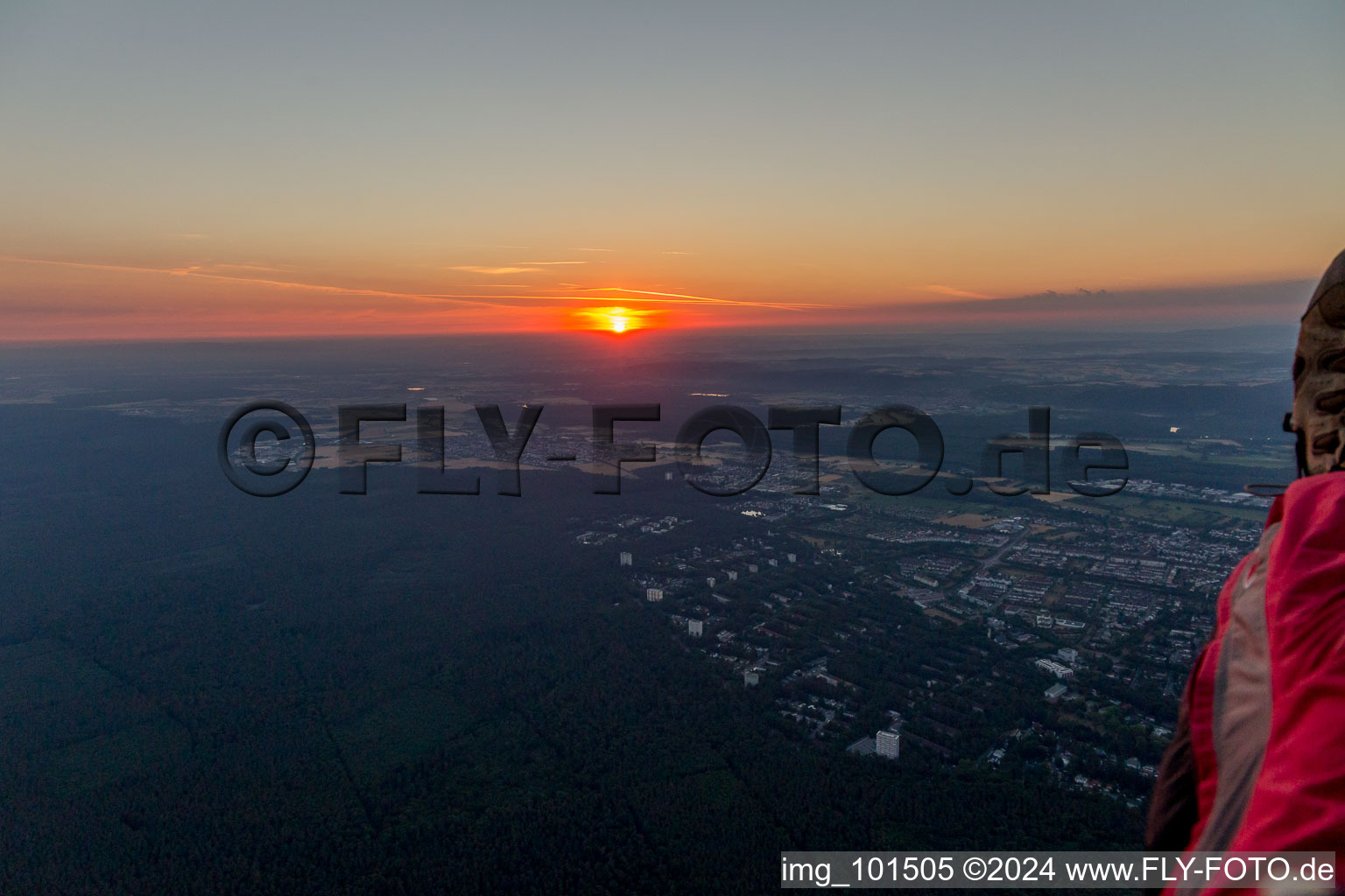 Vue aérienne de Lever du soleil à le quartier Waldstadt in Karlsruhe dans le département Bade-Wurtemberg, Allemagne