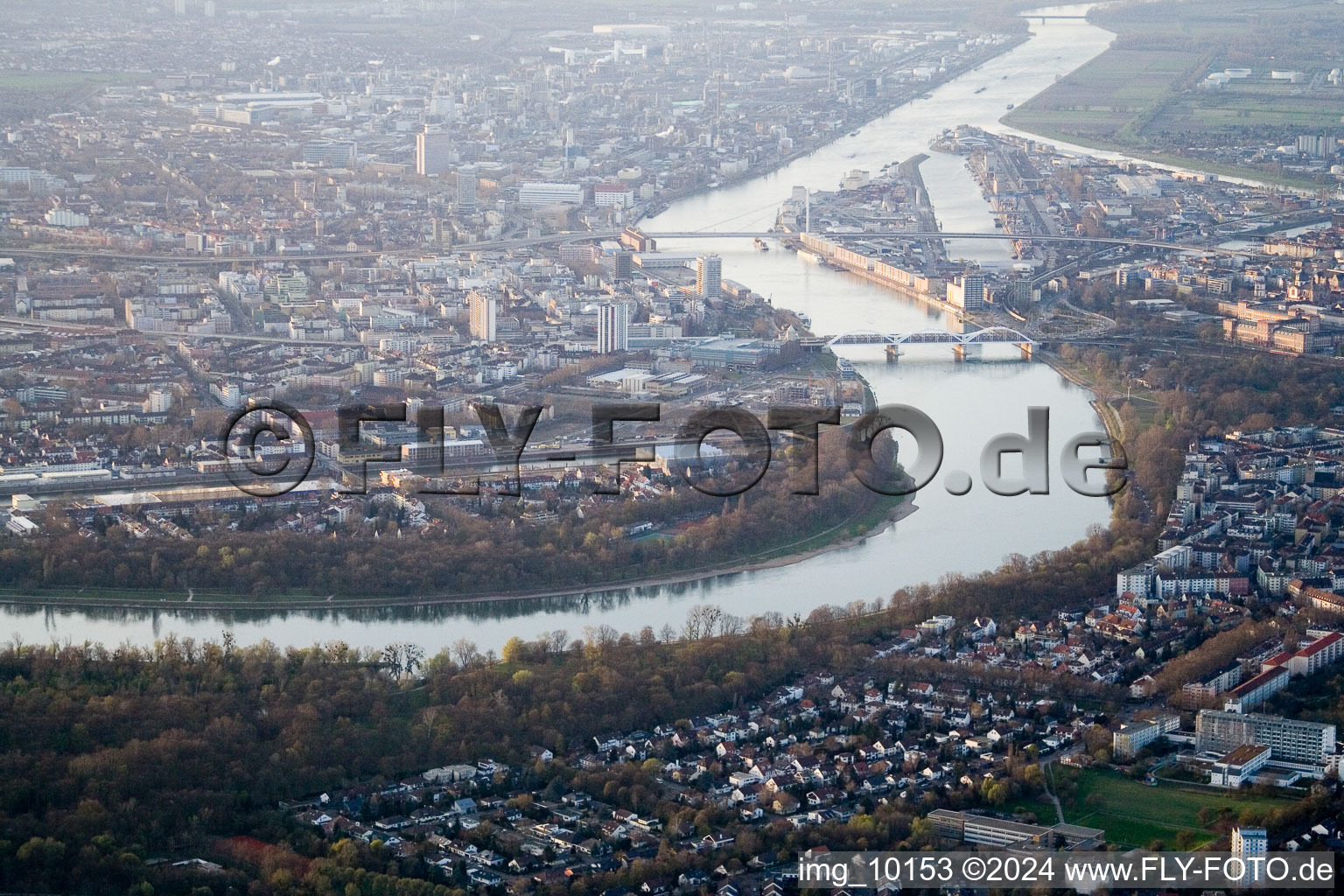 Vue aérienne de Niederfeld, Ludwigshafen à le quartier Lindenhof in Mannheim dans le département Bade-Wurtemberg, Allemagne