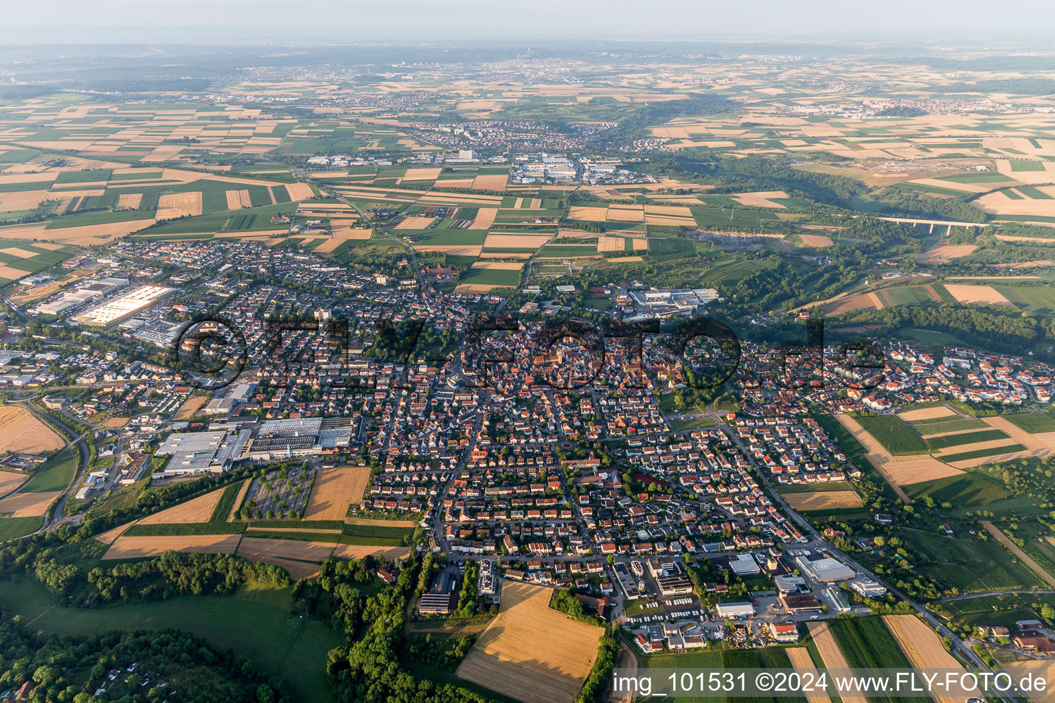 Vue aérienne de Vue des rues et des maisons des quartiers résidentiels à Markgröningen dans le département Bade-Wurtemberg, Allemagne