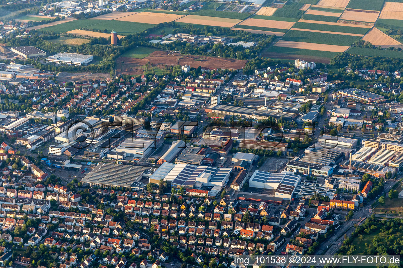 Vue aérienne de Zone industrielle et commerciale Grönerstrasse, MANN+HUMMEL à Ludwigsburg dans le département Bade-Wurtemberg, Allemagne