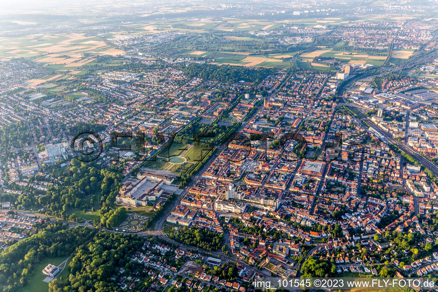 Vue aérienne de Palais résidentiel et jardin baroque à Ludwigsburg dans le département Bade-Wurtemberg, Allemagne