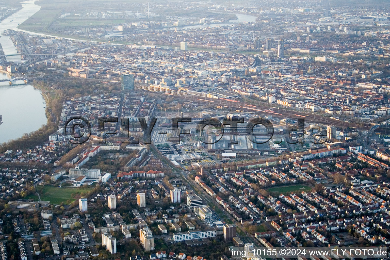 Vue aérienne de Niederfeld, Lindenhof à le quartier Lindenhof in Mannheim dans le département Bade-Wurtemberg, Allemagne