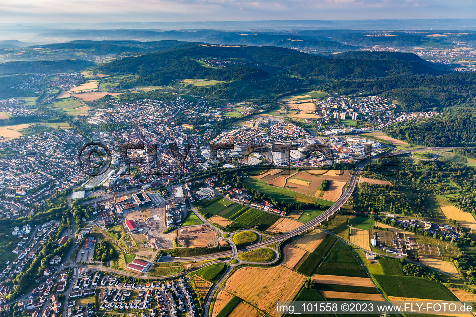 Vue aérienne de Vue des rues et des maisons des quartiers résidentiels à Winnenden dans le département Bade-Wurtemberg, Allemagne