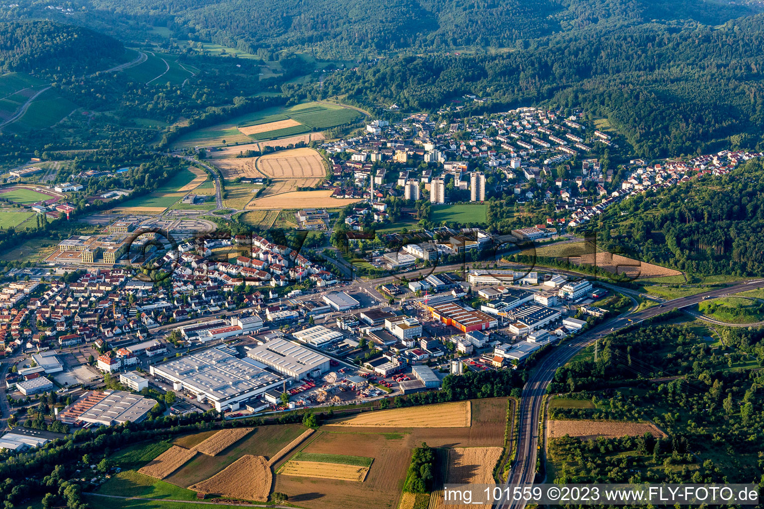 Vue aérienne de Zone industrielle et commerciale avec Alfred Kärcher Vertriebs-GmbH à Winnenden dans le département Bade-Wurtemberg, Allemagne