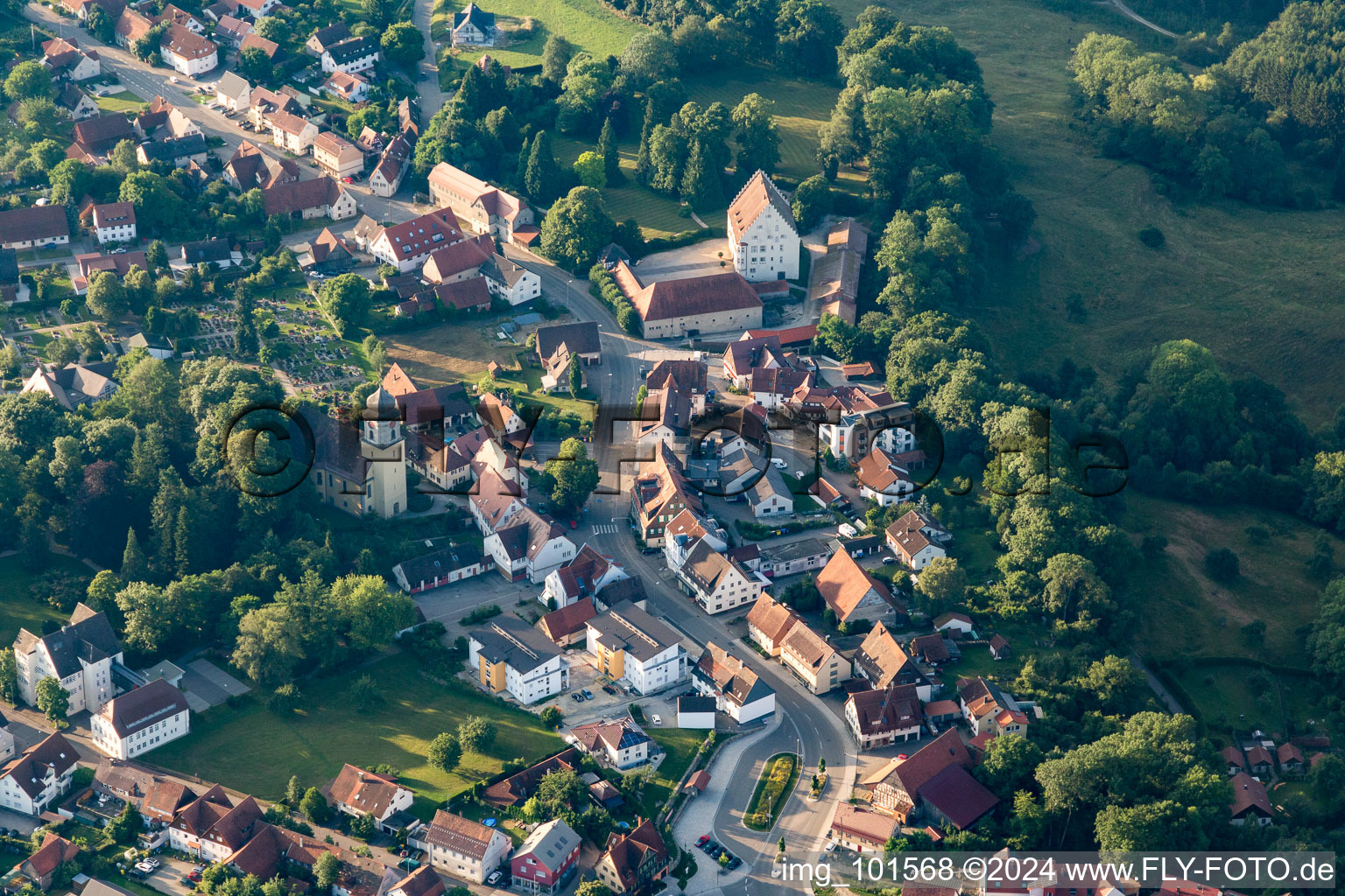 Vue aérienne de Alfdorf dans le département Bade-Wurtemberg, Allemagne