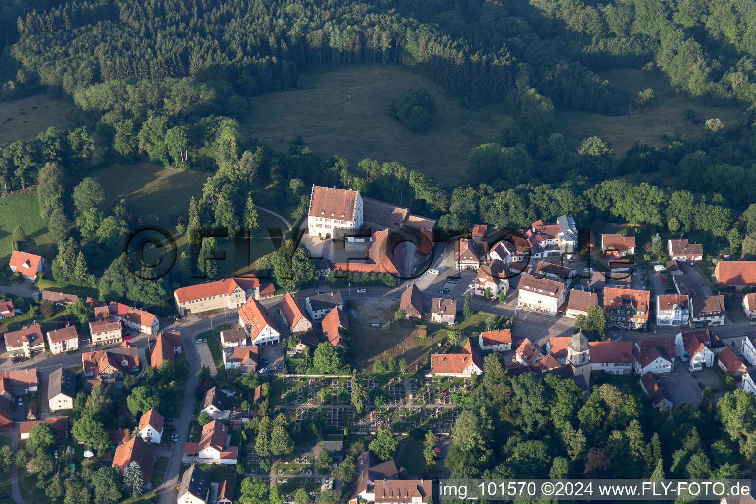 Vue aérienne de Alfdorf dans le département Bade-Wurtemberg, Allemagne