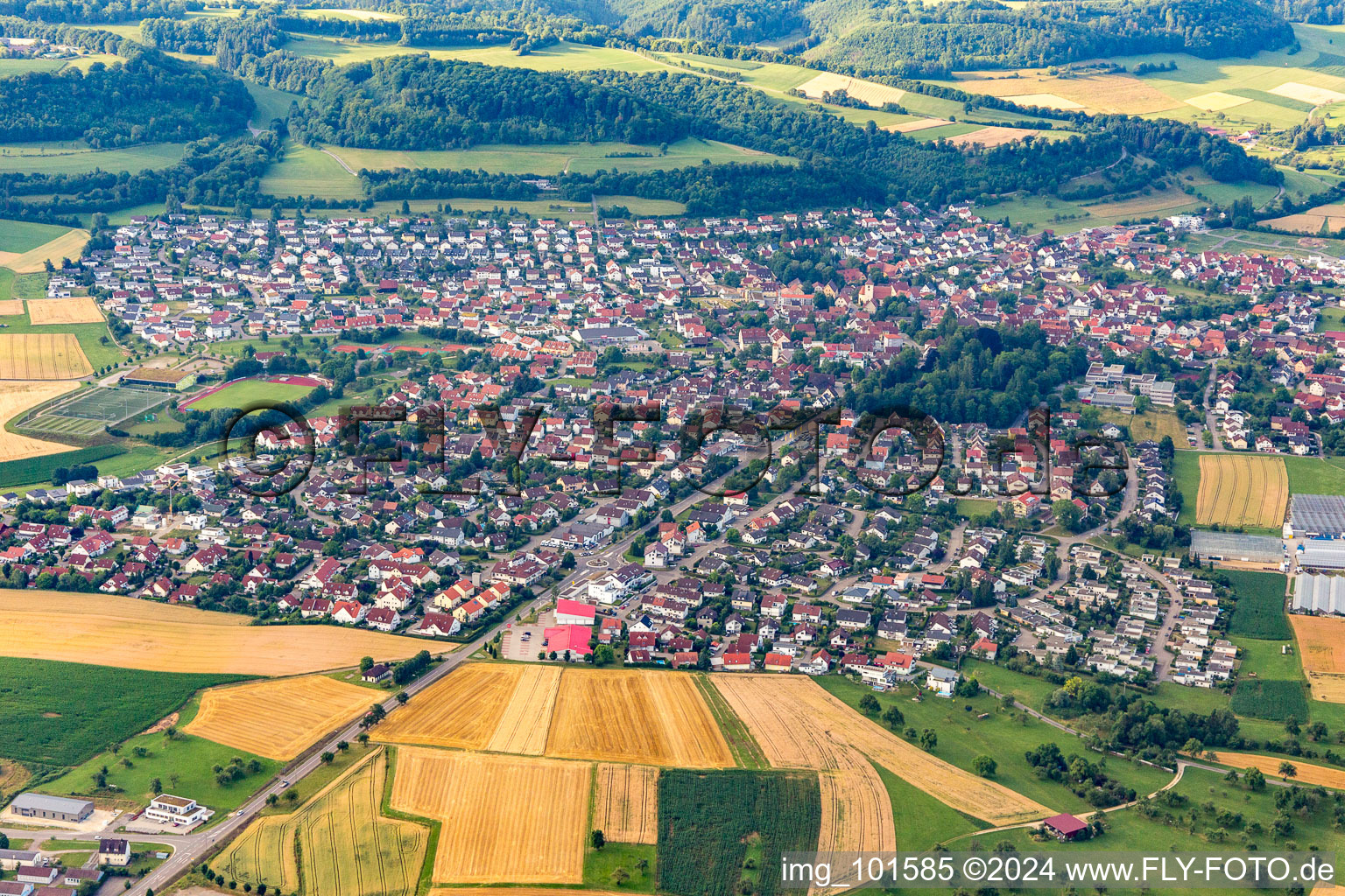 Vue aérienne de Essingen à Essingen(Ostalbkreis) dans le département Bade-Wurtemberg, Allemagne