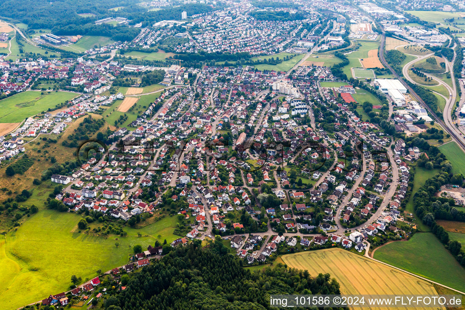 Vue aérienne de Zone de peuplement à le quartier Hofherrnweiler in Aalen dans le département Bade-Wurtemberg, Allemagne