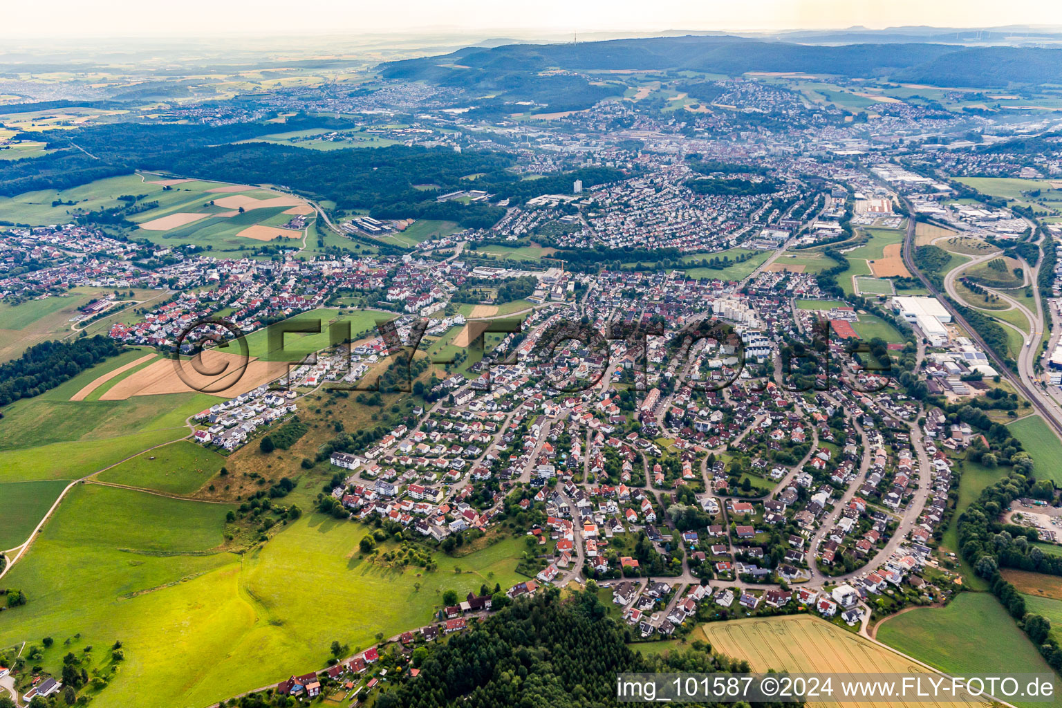 Vue aérienne de Zone de peuplement à le quartier Hofherrnweiler in Aalen dans le département Bade-Wurtemberg, Allemagne