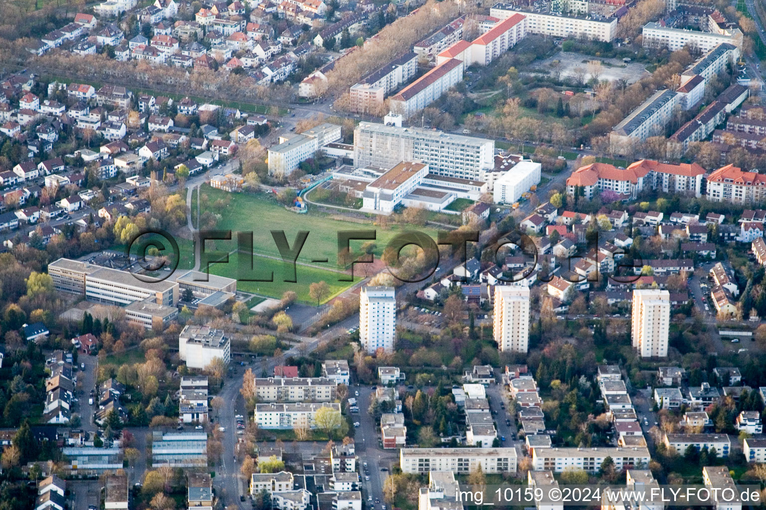 Vue aérienne de Hôpital des Diaconesses à le quartier Niederfeld in Mannheim dans le département Bade-Wurtemberg, Allemagne