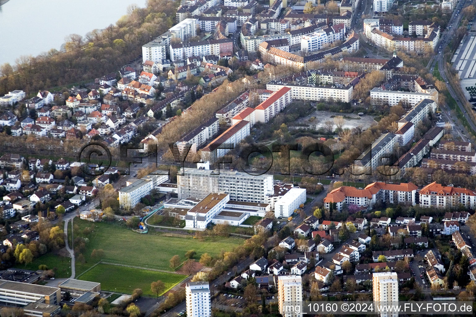 Vue aérienne de Pfalzplatz, Diaconesse KH à le quartier Niederfeld in Mannheim dans le département Bade-Wurtemberg, Allemagne