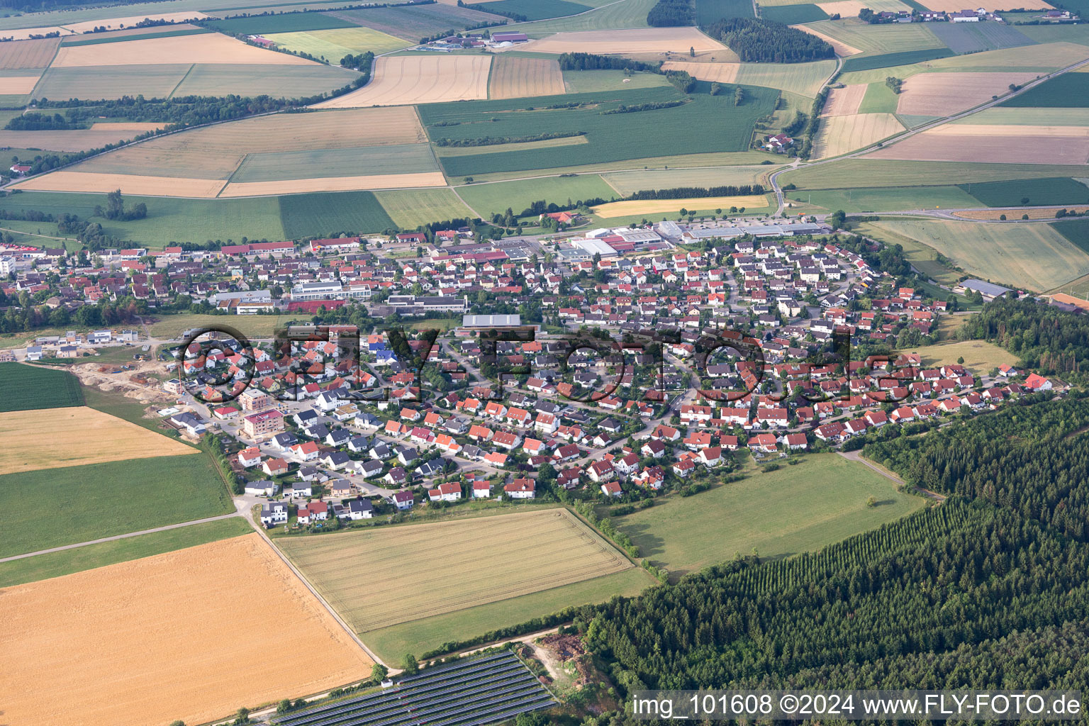 Vue aérienne de Neresheim dans le département Bade-Wurtemberg, Allemagne