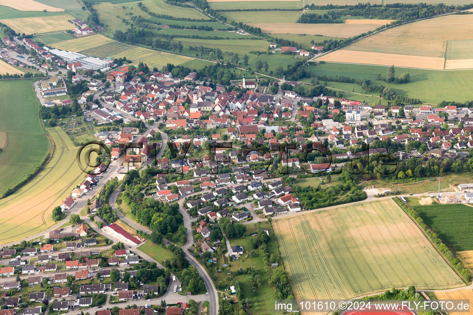 Vue aérienne de Champs agricoles et surfaces utilisables à Neresheim dans le département Bade-Wurtemberg, Allemagne