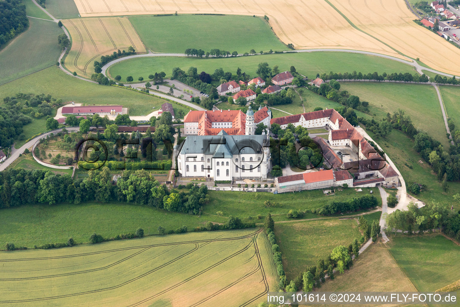 Vue oblique de Ensemble immobilier du monastère et du musée Neresheim à Neresheim dans le département Bade-Wurtemberg, Allemagne