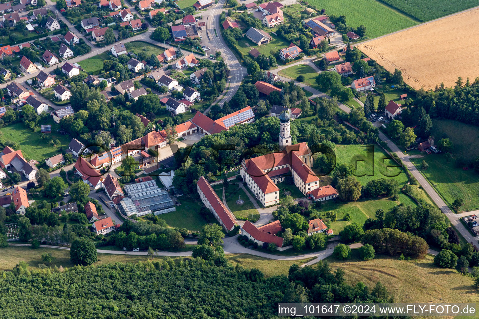 Vue aérienne de Complexe immobilier du monastère Mönchsdeggingen à Mönchsdeggingen dans le département Bavière, Allemagne