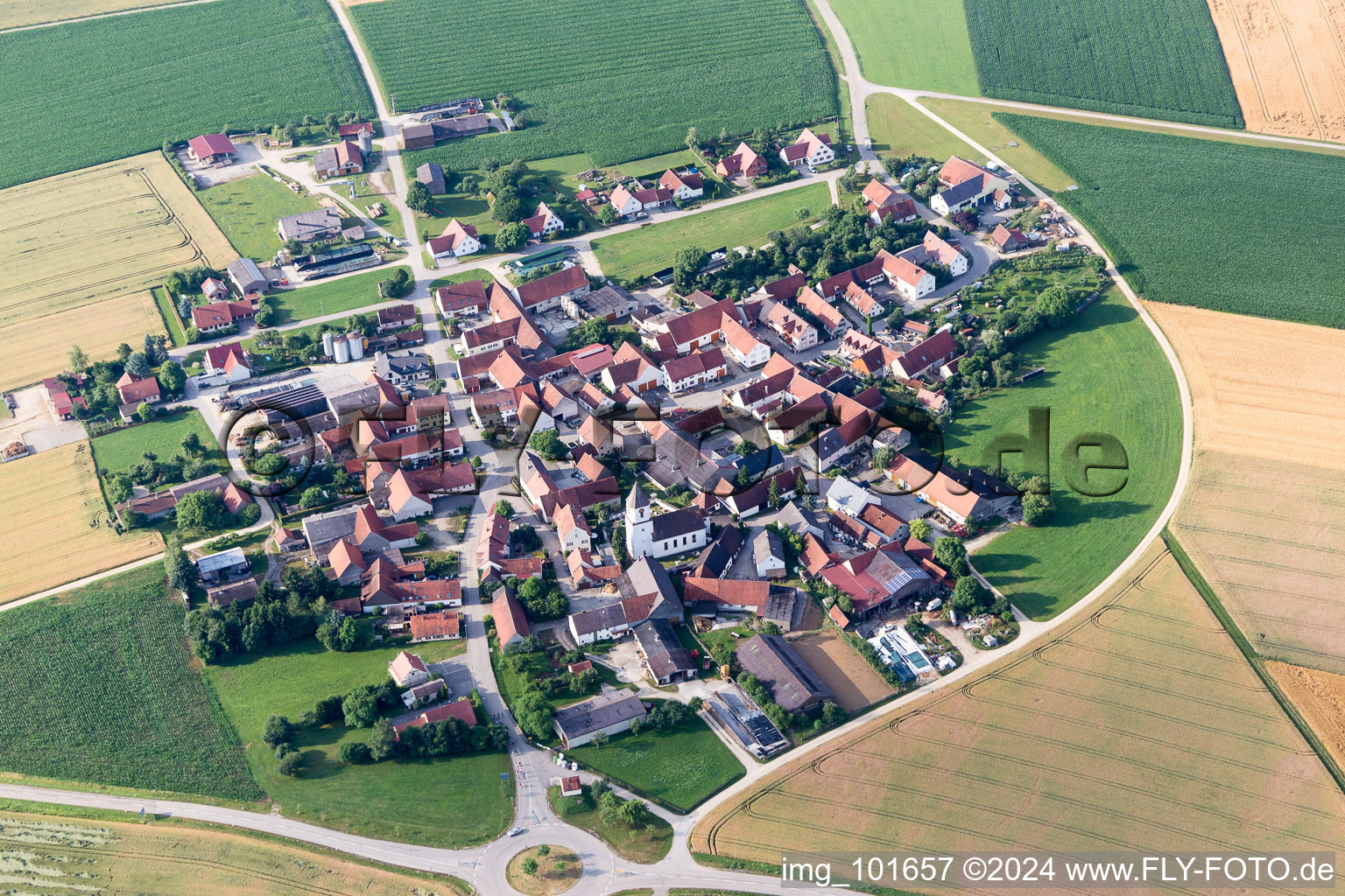 Photographie aérienne de Donauries en bordure de champs agricoles et de zones agricoles à le quartier Schaffhausen in Mönchsdeggingen dans le département Bavière, Allemagne